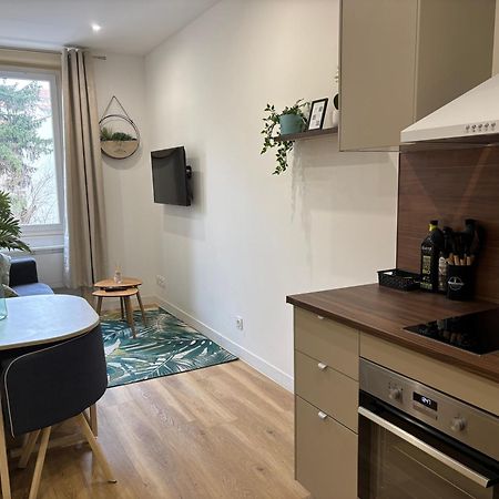 Elegant T2 A Bron, Tramway A 2Min, Box Parking, 4Personnes Apartment Exterior foto