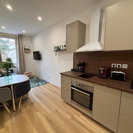 Elegant T2 A Bron, Tramway A 2Min, Box Parking, 4Personnes Apartment Exterior foto