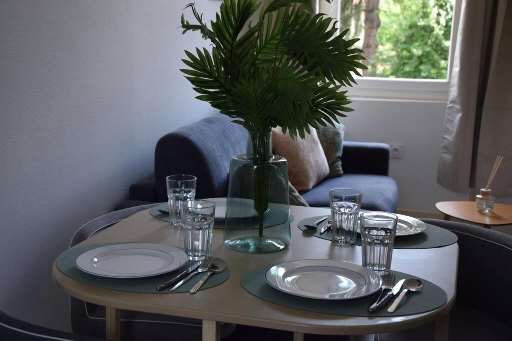 Elegant T2 A Bron, Tramway A 2Min, Box Parking, 4Personnes Apartment Exterior foto