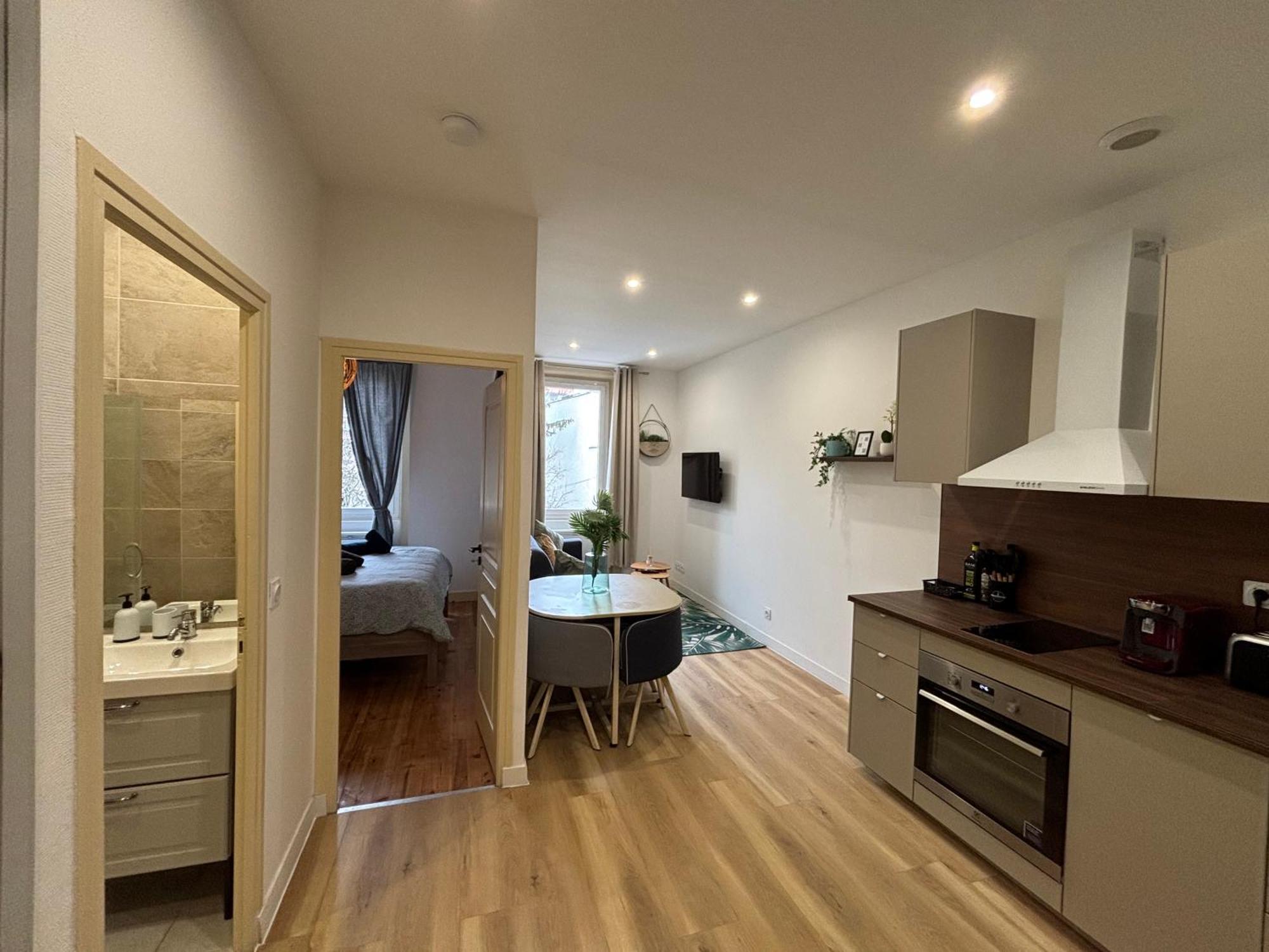 Elegant T2 A Bron, Tramway A 2Min, Box Parking, 4Personnes Apartment Exterior foto